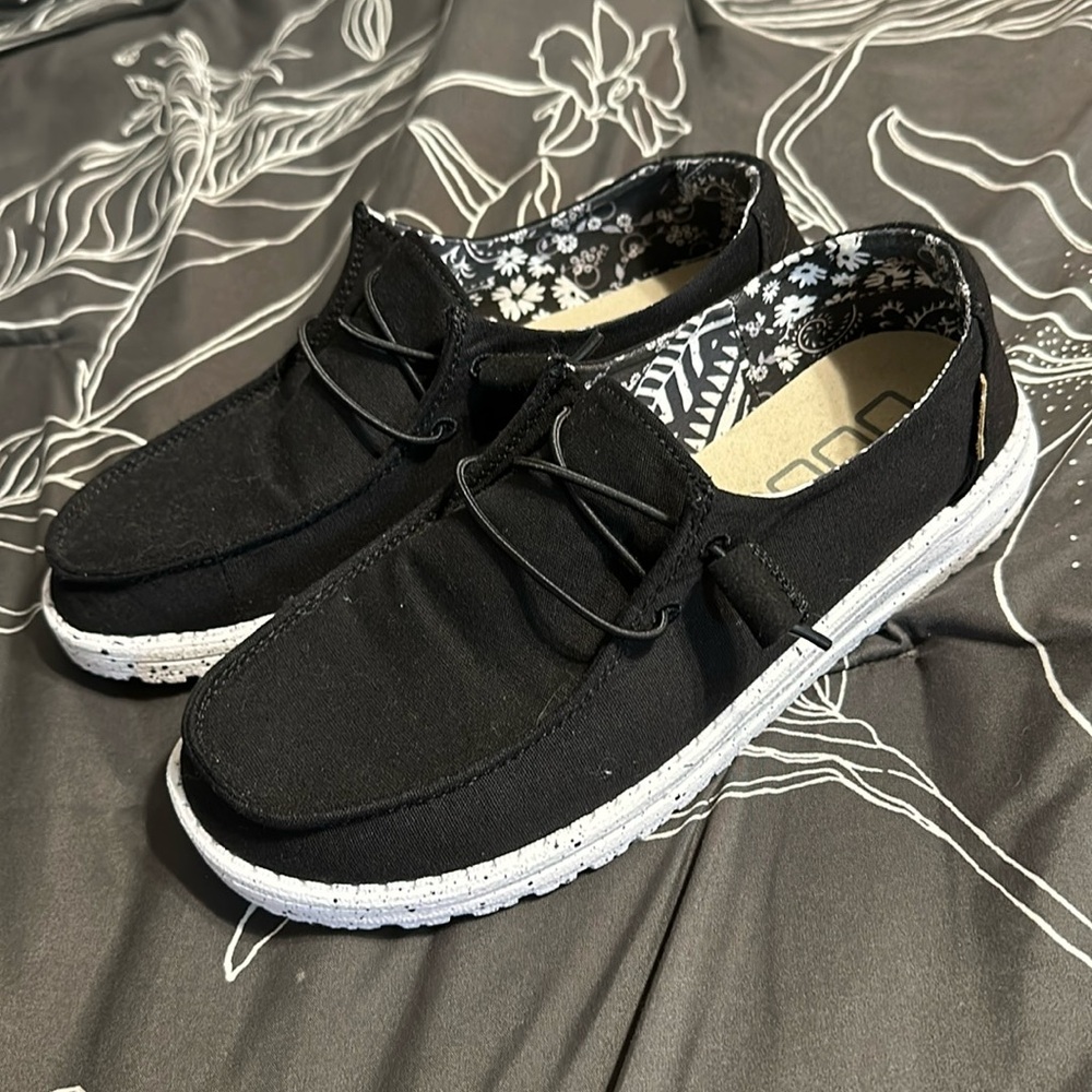 Women’s Hey Dude Wendy Shoes Size 8